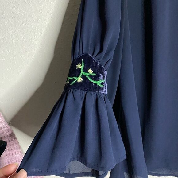 Crown & Ivy Navy Chiffon Velvet Flounce Top Size XL - Picture 4 of 13